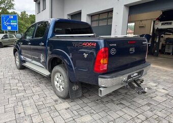 Toyota Hilux 2.5 D-4D nafta manuál 88 kw - 4