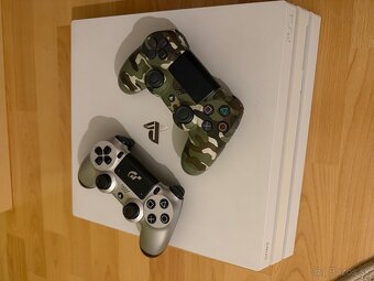 Playstation 4 pro 1TB + 2 ovládače + hry - 4
