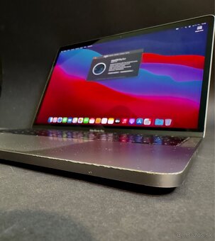 13-palcový Apple MacBook Pro 2017 - 4