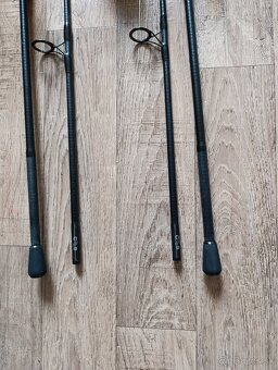 Predám 2 prúty Delphin black corsa 3m 2,75lb - 4