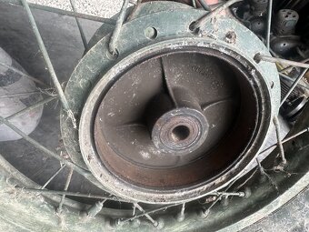 Predám zadné koleso + brzdový štít YAMAHA XT 600 - 4