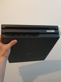 Predám Playstation 4 Pro 1TB - 4