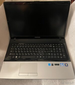 Samsung NP300E7A-soarustr-čierny - 4