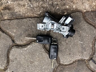 Predám spinaciu skrinku s kľúčom do vw škoda - 4