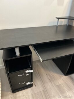 Predám čierny kancelársky stolik - 4
