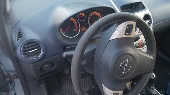 Opel corsa.1.2 16 v - 4