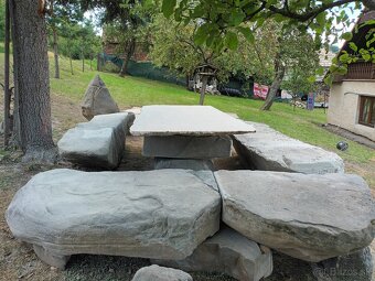 Sedačka zo skaly - 4