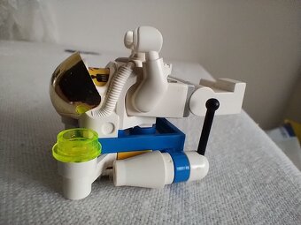 LEGO Town 6457 Astronaut Figure - 4