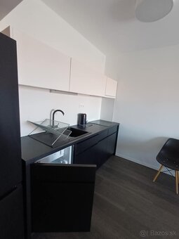 Ponúka na predaj 2 izb. apartmán, ul. Zilinska, Bratislava I - 4