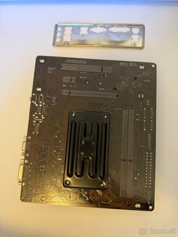 ASRock FM2A68M-DG3+ – FM2/FM2+ DDR3 + I/O shield - 4