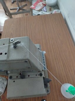 Gombíkováčka juki 372 - 4