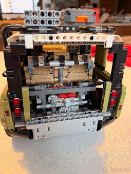 LEGO Technik 42110 Land Rover - 4