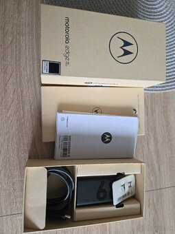 Motorola EDGE 40 Neo 12GB 256GB - 4