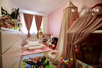 NA PREDAJ 4-izbový rodinný dom zariadený so záhradkou - 4