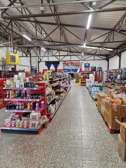 NA PRENÁJOM: Veľký obchodno-skladový priestor v Senci. - 4