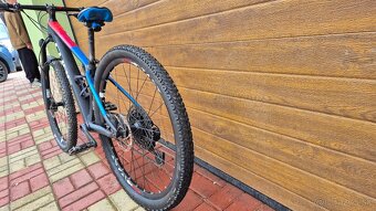 Carbonovy horský bicykel značky CUBE - 4