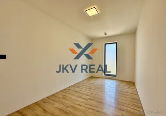 JKVreal ponúka na predaj 4-izbový rodinný dom s terasou a dv - 4