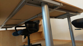 Kvalitný veľký rohový kancelársky stôl s veľkou komodou - 4