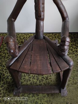 Predám krásne starožitné vyrezávané kreslo - 4