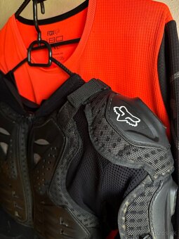 FOX celotelový chranič - 4