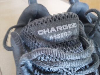 Panske bezecke tenisky UNDER ARMOUR CHargedAssert. - 4