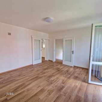 Zrekonštruovaná vila s dvoma bytmi – ideálna - 4