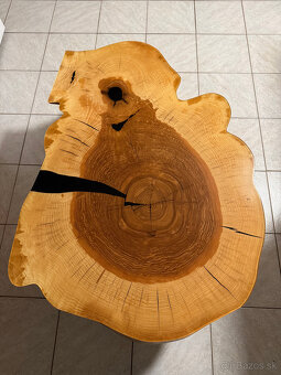 Predám epoxidový konferenčný stôl z dreva jaseň - 4