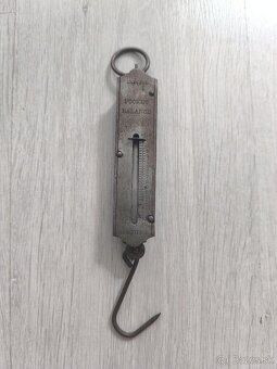 Stará závesná váha. - 4