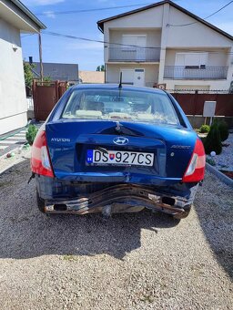 Hyundai Accent - 4
