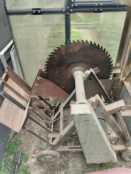 Cirkulár s košom a stolom - 4