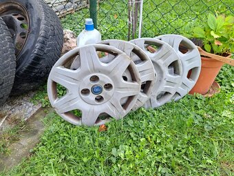 Pneumatiky s diskami a ochrannými puklicami 165/70R14 na pun - 4