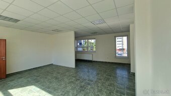 Dvojpodlažná investíčna budova v centre Trebišova - 4