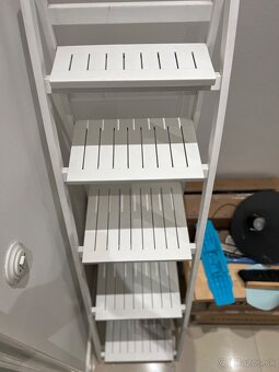 Biely drevený rebrík – dekorácia / stojan - 4