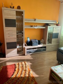 predam,obyvaciu stenu s komodou,sedačkou a spálňu - 4