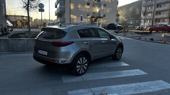KIA SPORTAGE 2.0 crdi 4x4 A/T - 4