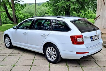 ŠKODA OCTAVIA combi 2.0TDI Elegance - 4