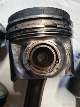 Váhadlá, piesty, diely motora 2.5 tdi, BAC - 4