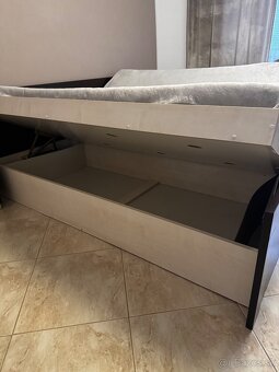 Manželská posteľ s nočnými stolíkmi - 4