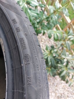 Pirelli 275/35 R22 - 4
