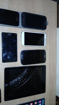 Staršie mobilné telefóny - 4