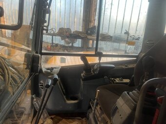 Volvo ECR - 4