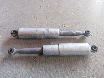 Zadné tlmiče na Stadion S22 - 4