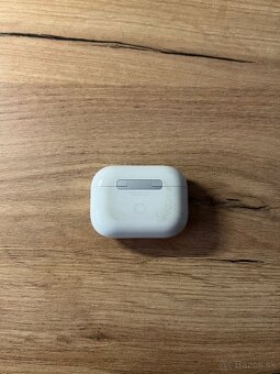 Apple AirPods Pro - 4