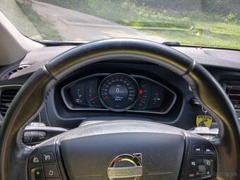 VOLVO V40 D2 - 4
