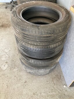 225/60R17 - 4