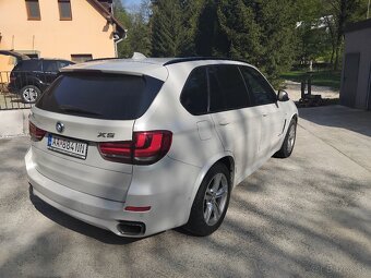 BMW X5 xDrive40d A/T F15 - 4
