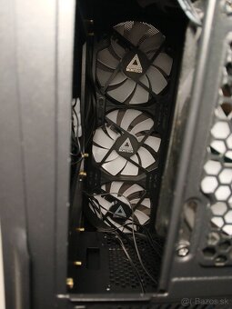 Predám PC skrinka Montech X3 MESH Black - 4