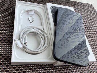 Apple iPhone 16 128GB Black - 4