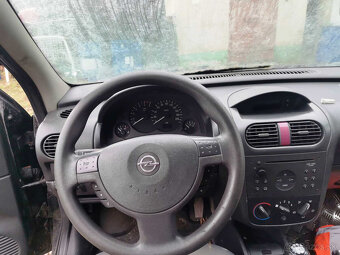 Rozpredám Opel Corsa r.v. 2001 1.7 - 4