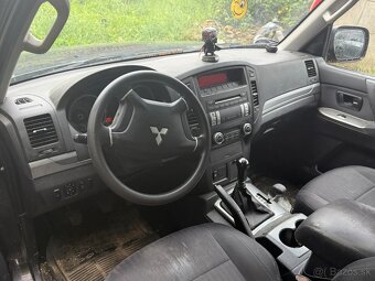 MITSUBISHI PAJERO - 4